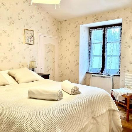 Maison Paisible Avec Lac Prive Secondigny Extérieur photo