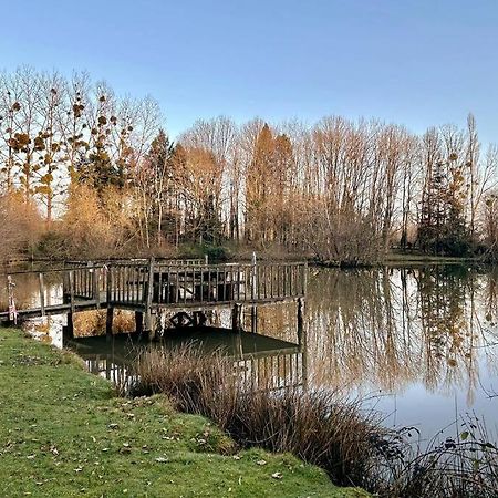 Maison Paisible Avec Lac Prive Secondigny Extérieur photo