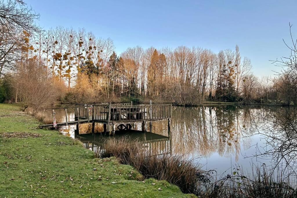 Maison Paisible Avec Lac Prive Secondigny Extérieur photo